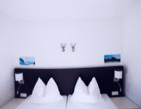 wall, indoor, furniture, bed, pillow