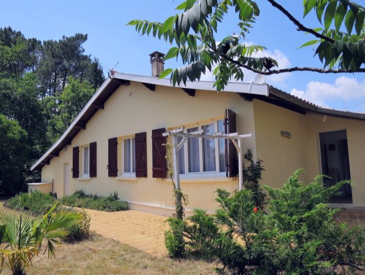 Holiday Home Les Hirondelles (ADS185)