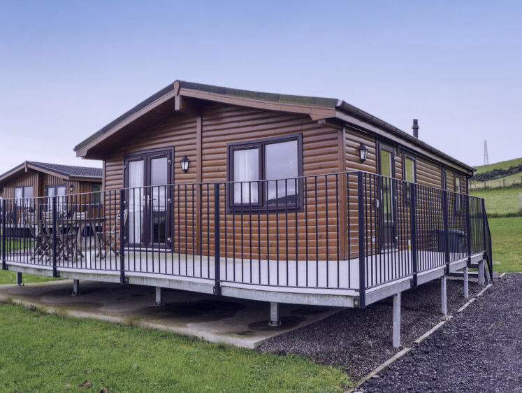 Holiday Home Loch Leven Lodge 4