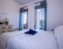 a bedroom with a bed in a hotel room